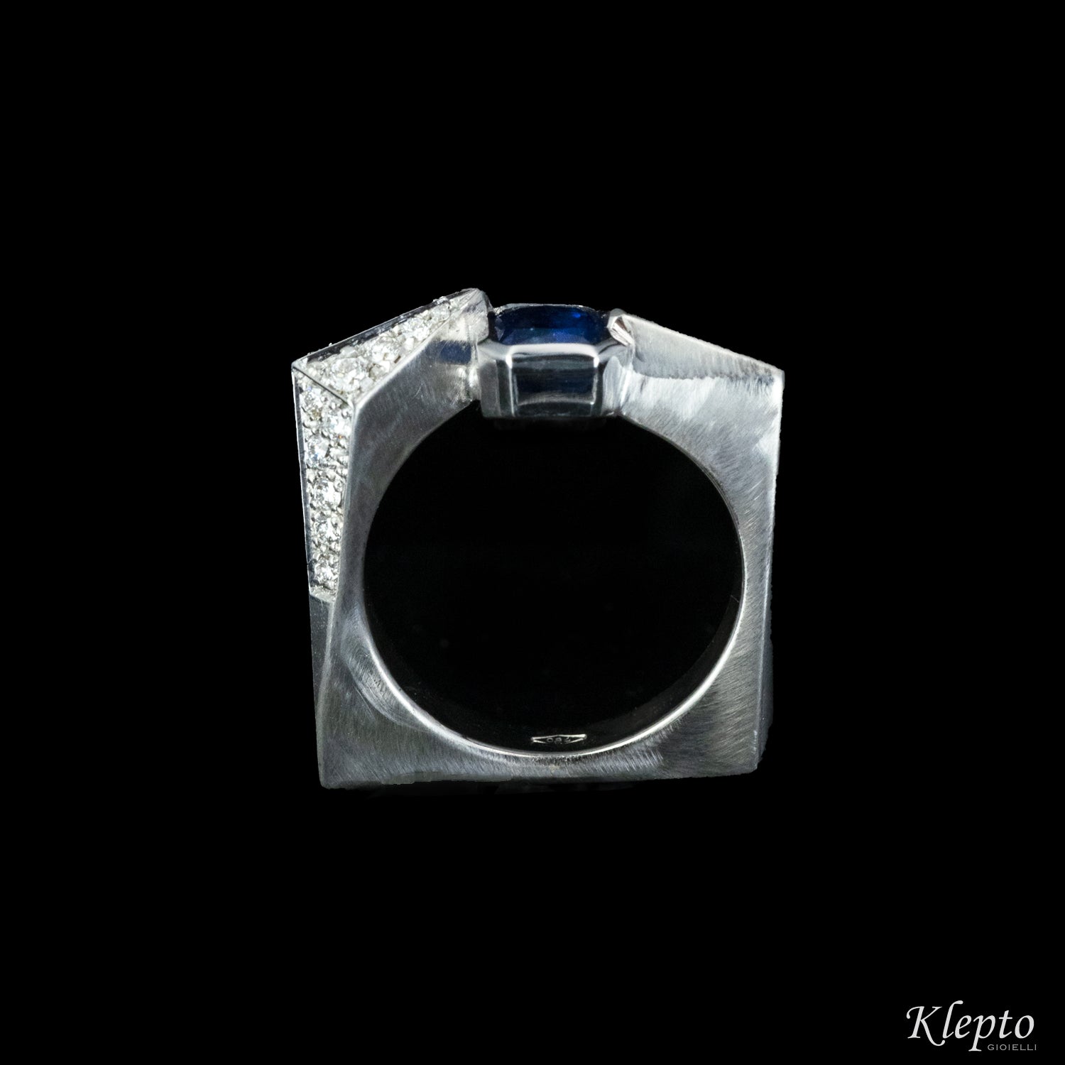 Anello classico by klepto in oro bianco con Zaffiro e Diamanti