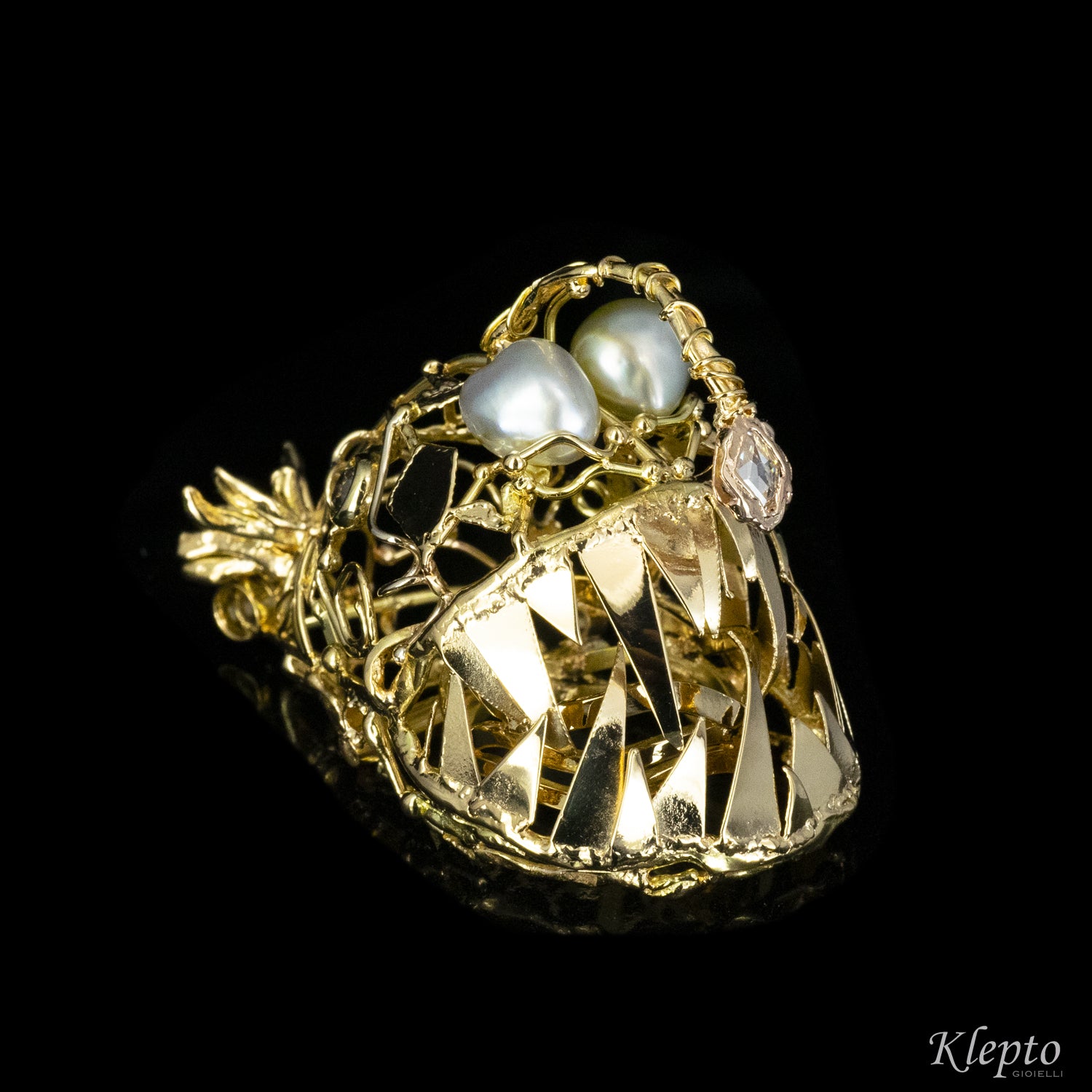 Anello in oro, pendente e scultura con Diamanti "Pesce lanterna"