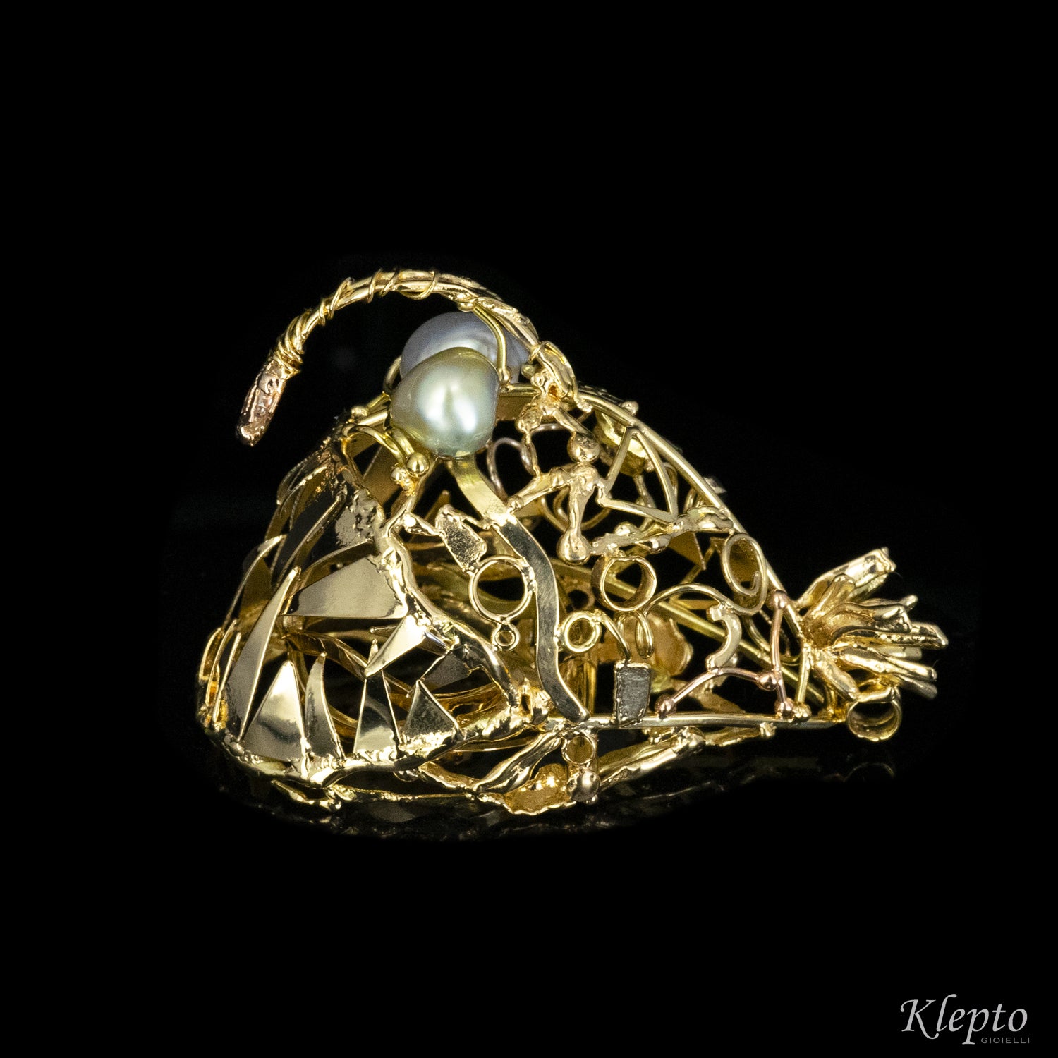 Anello in oro, pendente e scultura con Diamanti "Pesce lanterna"