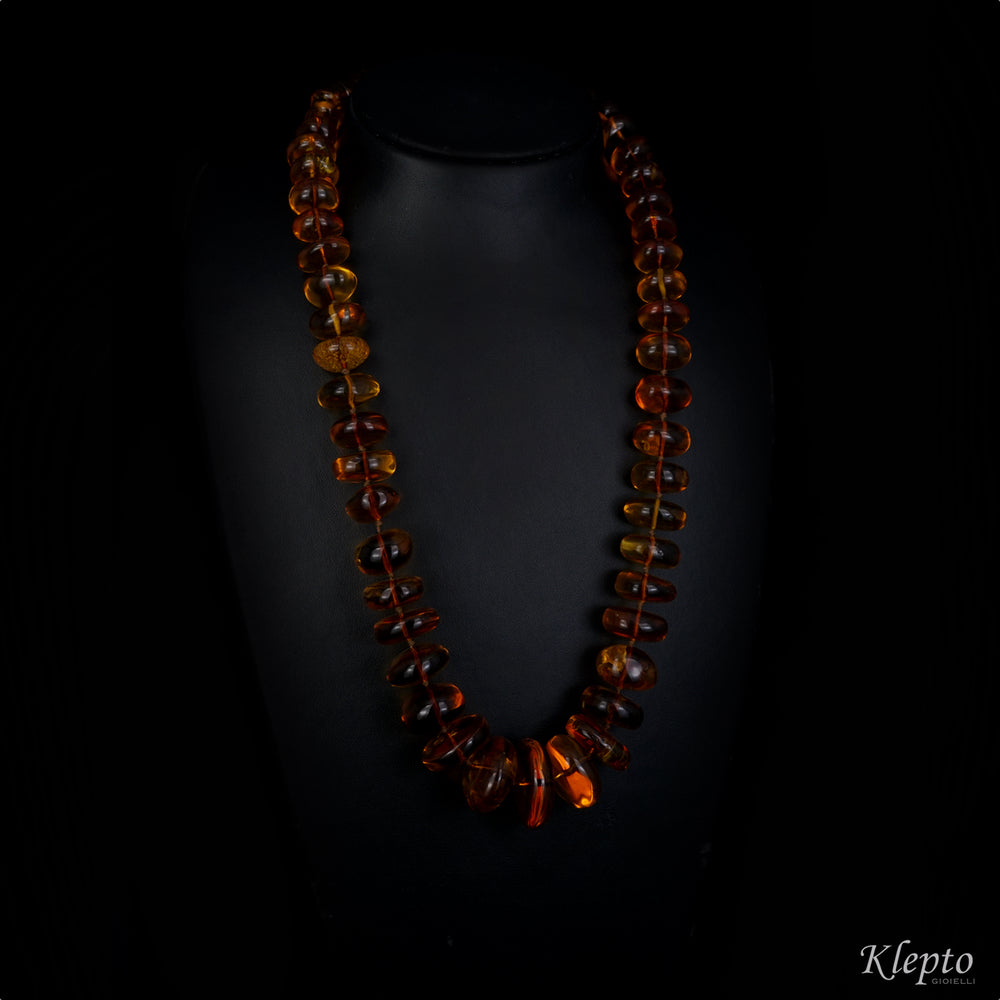 Collana lunga con Ambra baltica a gradazione