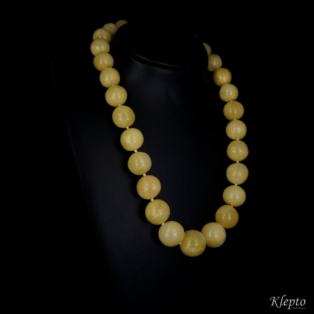 Collana in oro lunga con Ambra baltica