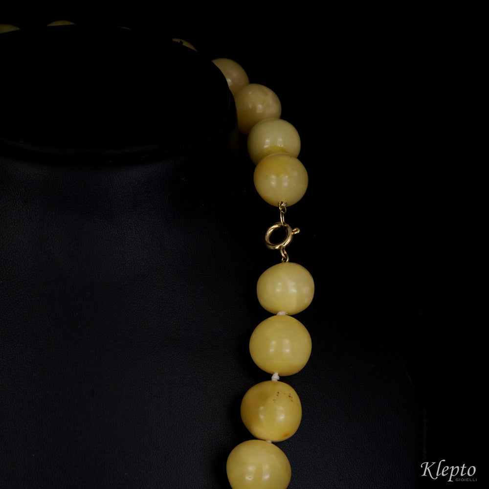 Collana in oro lunga con Ambra baltica