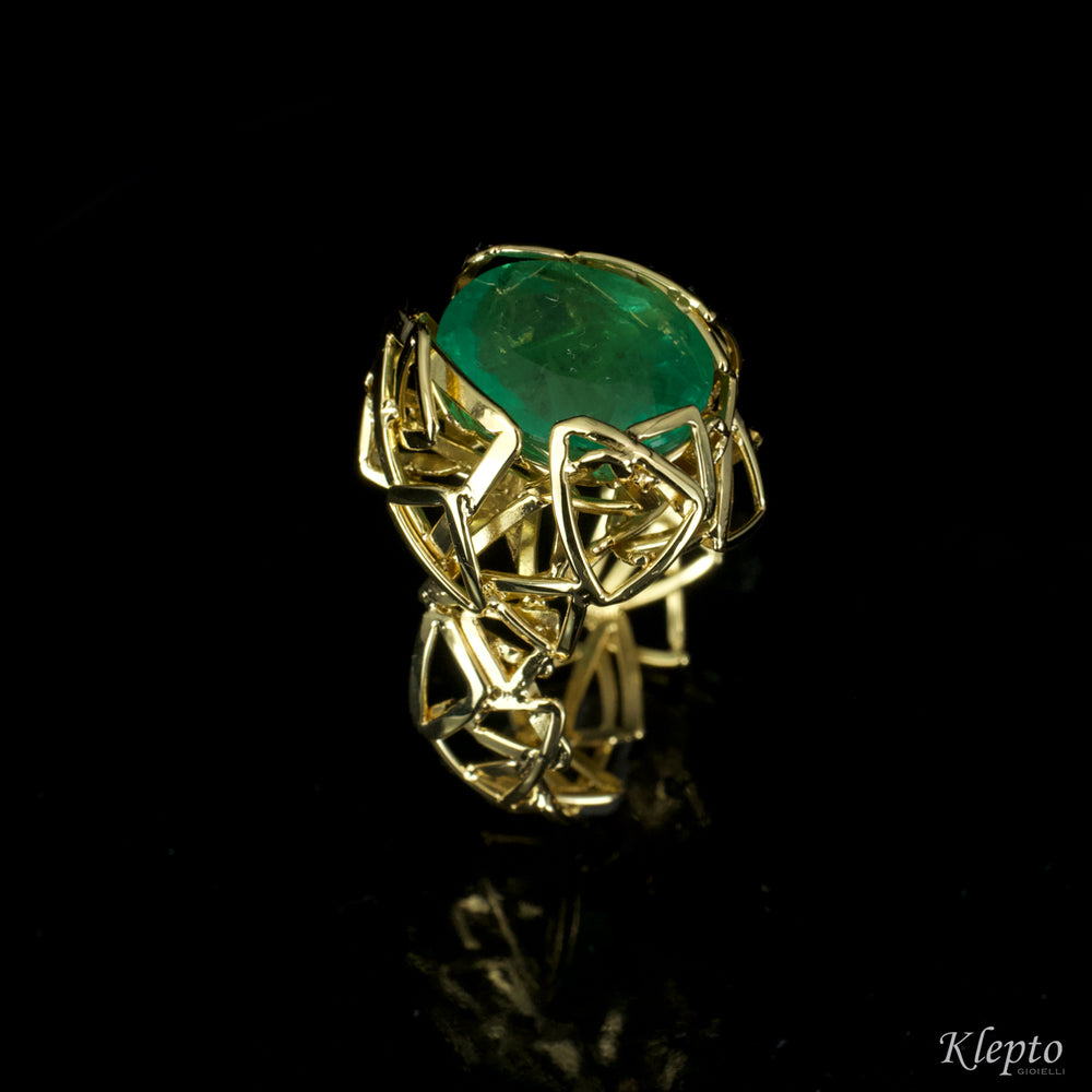 Anello in oro giallo con Smeraldo
