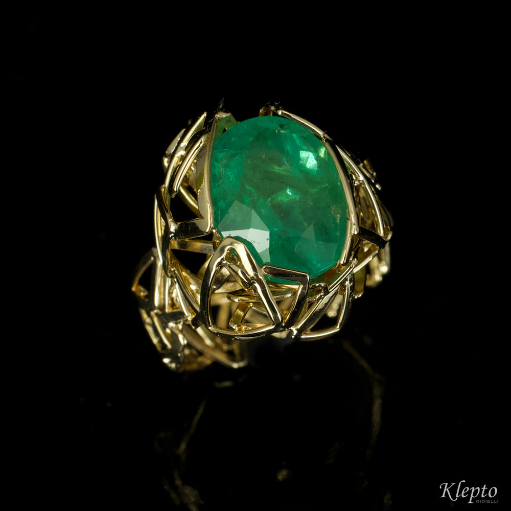 Anello in oro giallo con Smeraldo