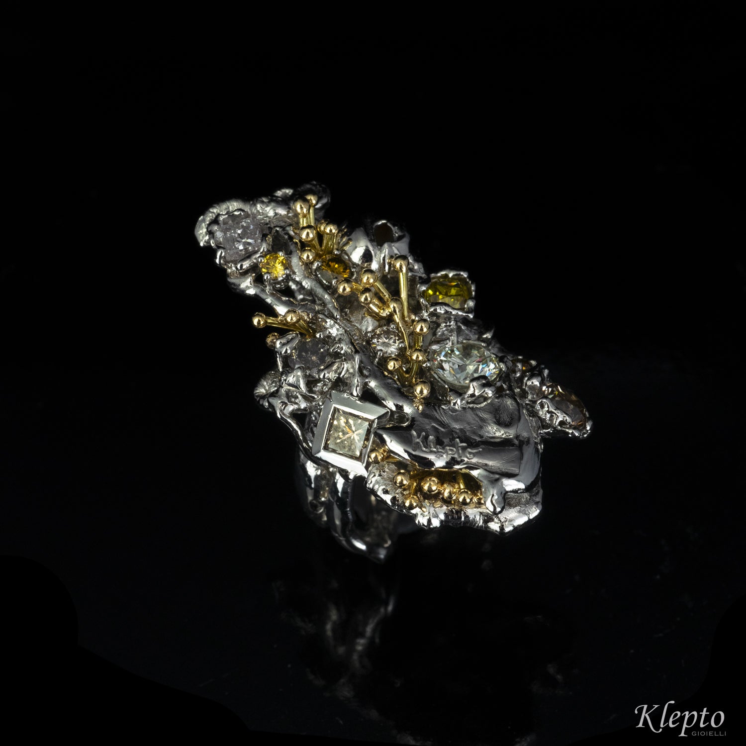 Anello in oro bianco e oro giallo "Barriera Corallina" con Diamanti