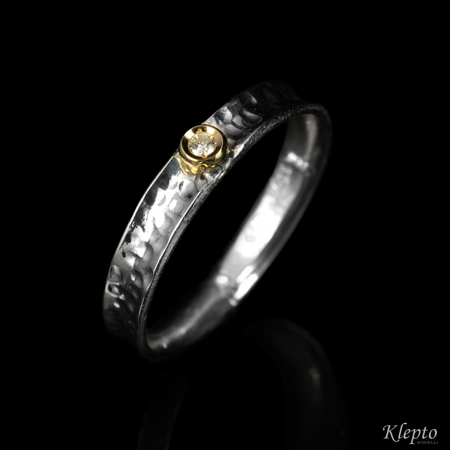 Anello in Argento Silnova® con Diamante e dettaglio in oro giallo