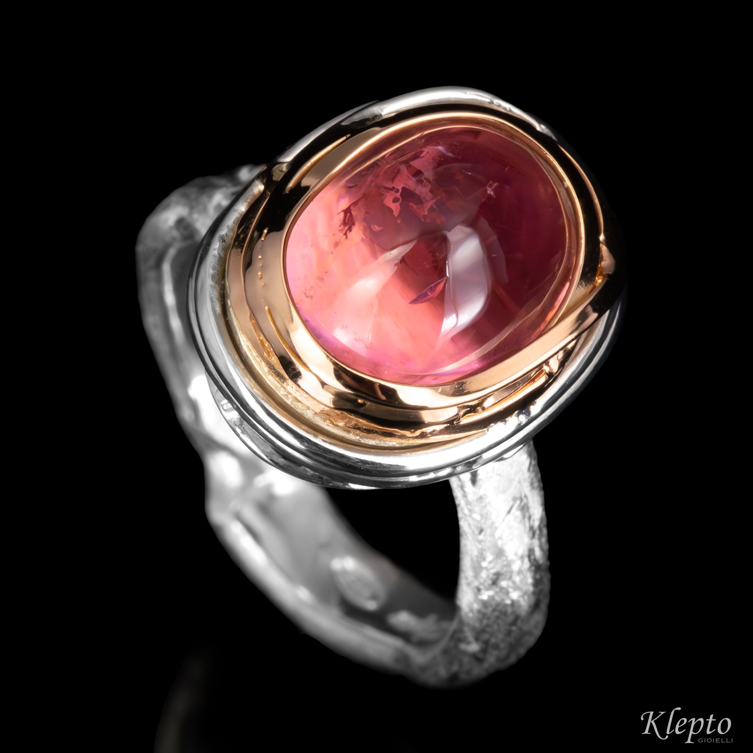 Anello in Argento Silnova® "Bumba" con Tormalina rosa cabochon e dettagli in oro rosa