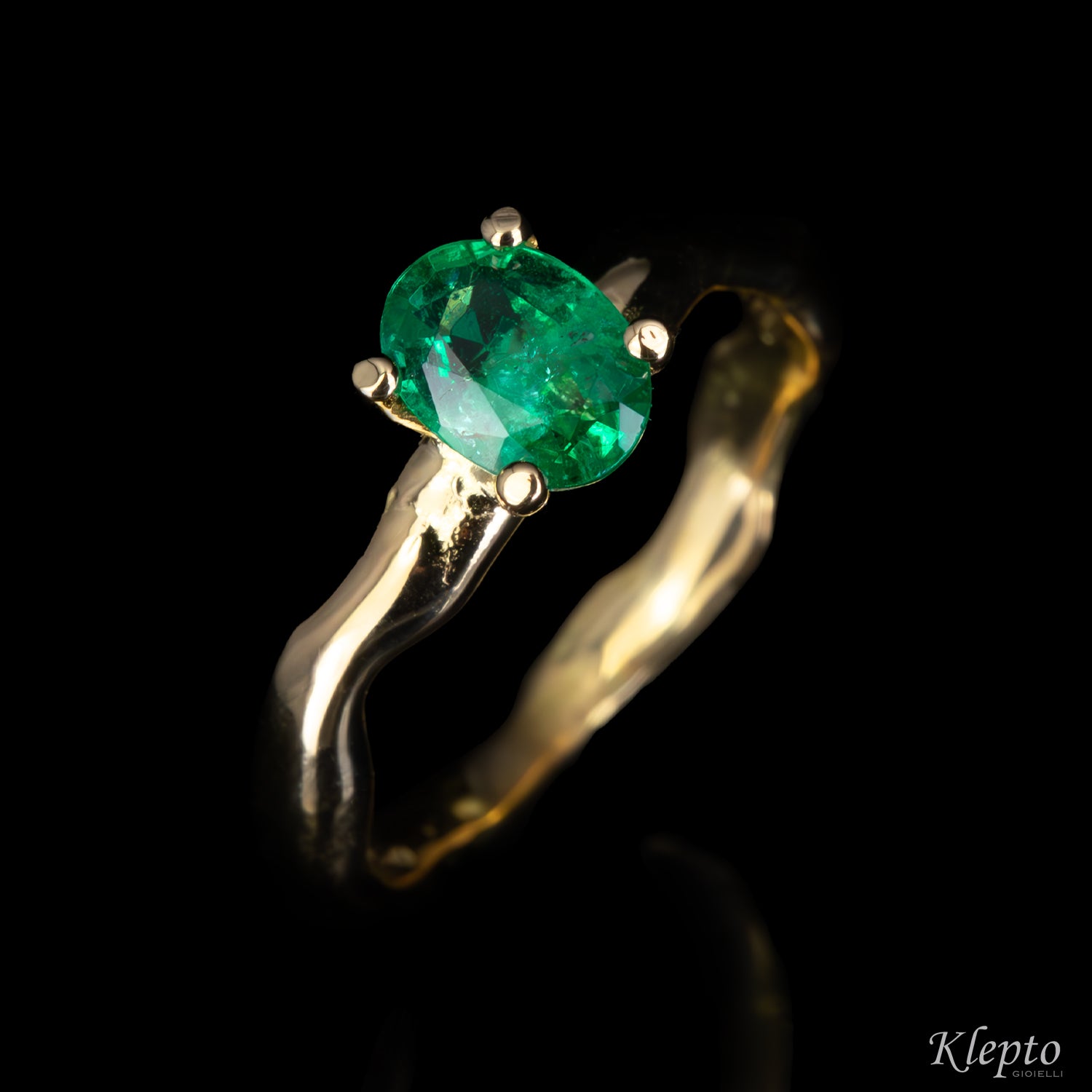 Anello in oro giallo "Divenire" con Smeraldo
