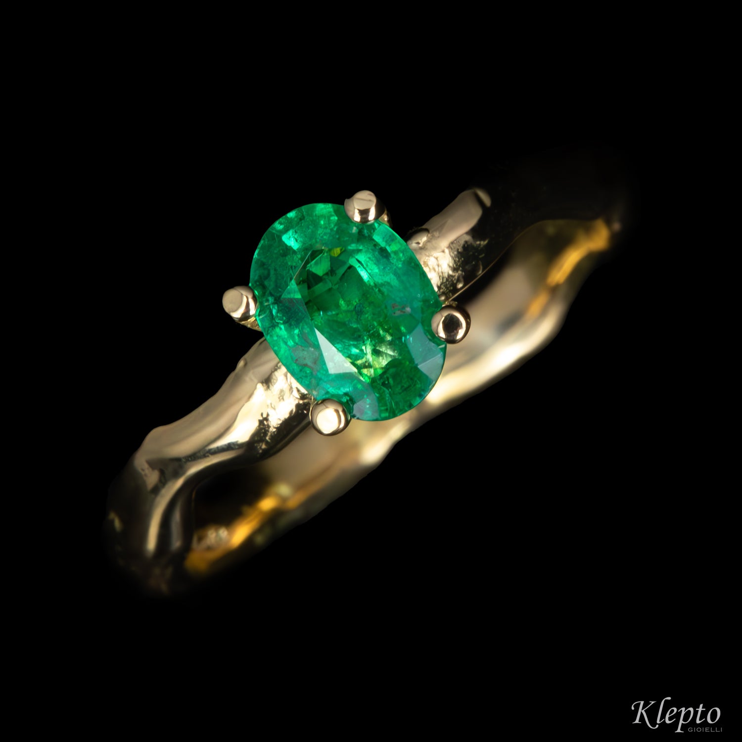 Anello in oro giallo "Divenire" con Smeraldo