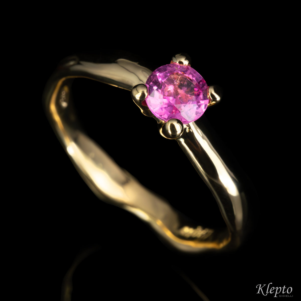 Anello in oro giallo "Divenire" con Zaffiro rosa