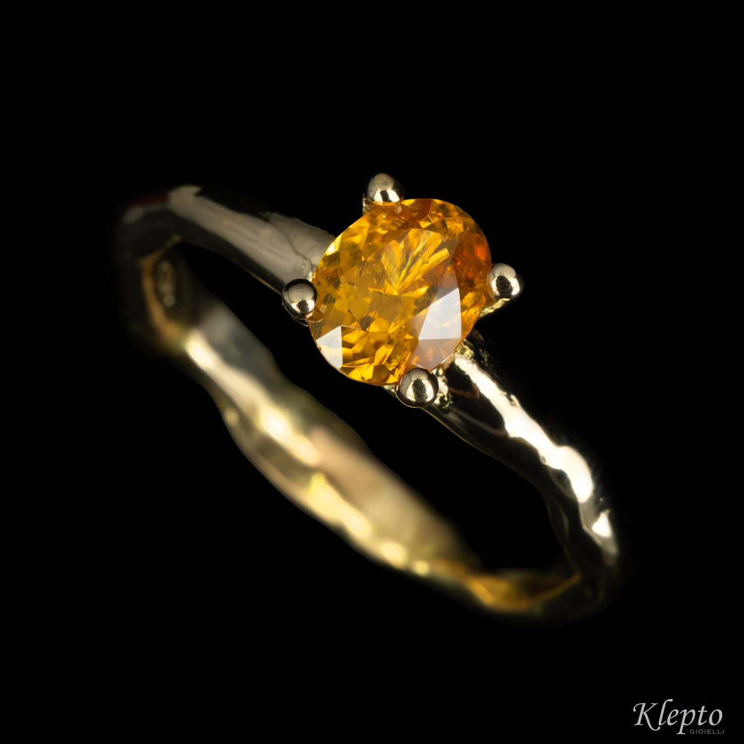 Anello in oro giallo "Divenire" con Zircone naturale giallo