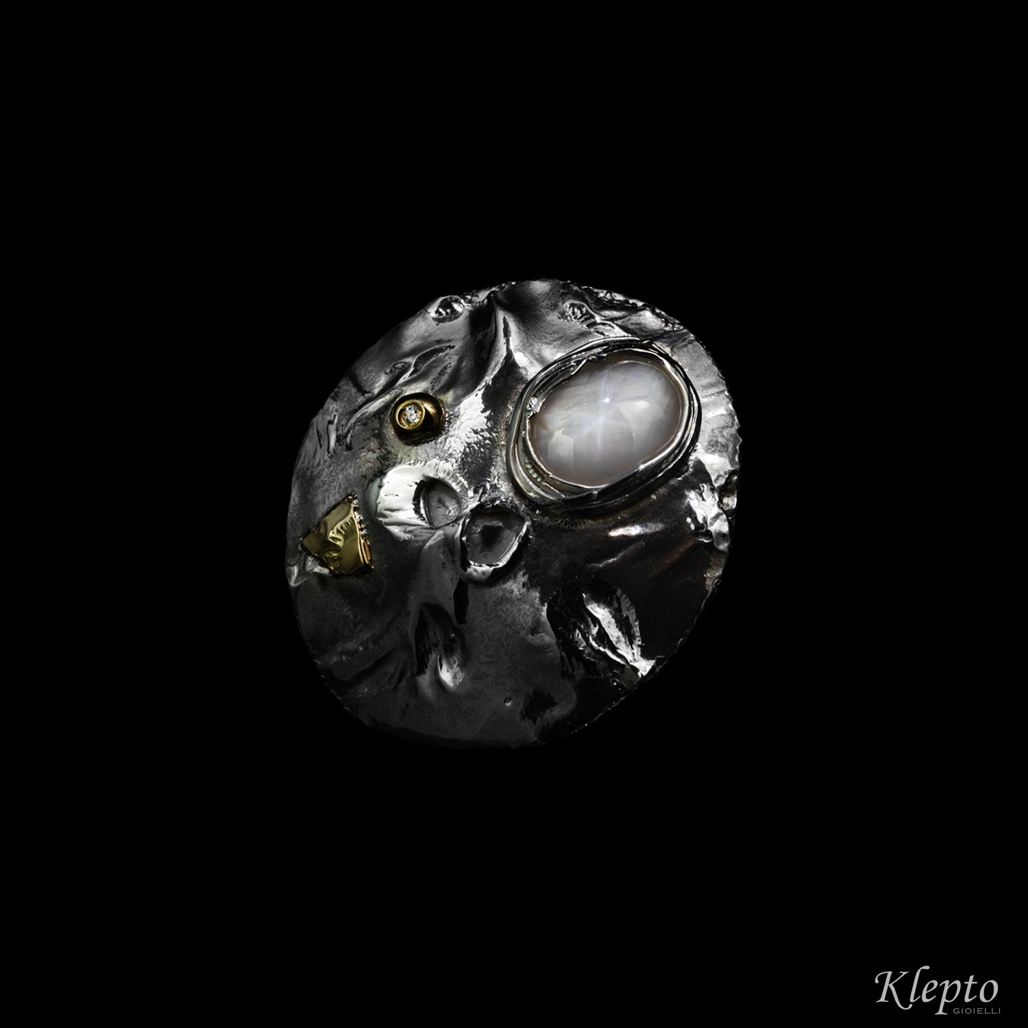 Anello in Argento Silnova® "Supernova" con Zaffiro Asteria, Diamante e dettagli in oro giallo