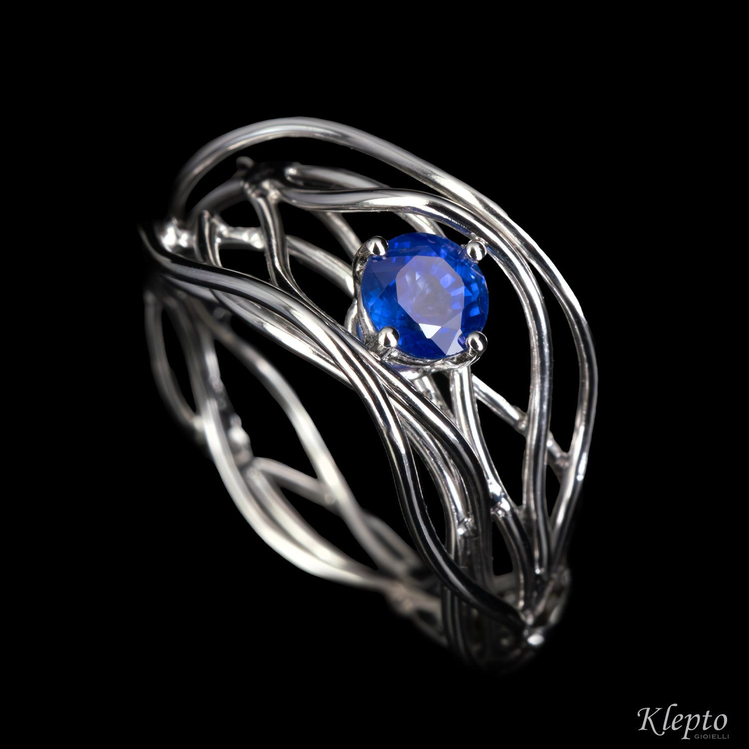 Anello in oro bianco "Nuvola" con Zaffiro blu