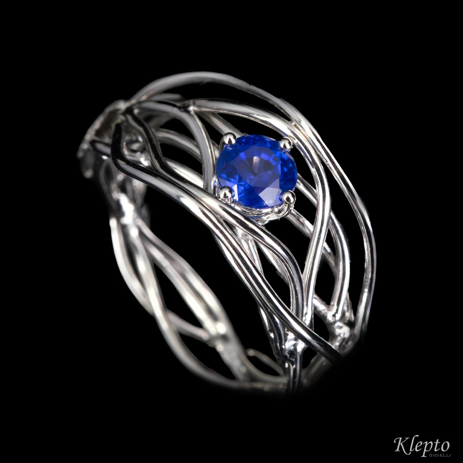 Anello in oro bianco "Nuvola" con Zaffiro blu