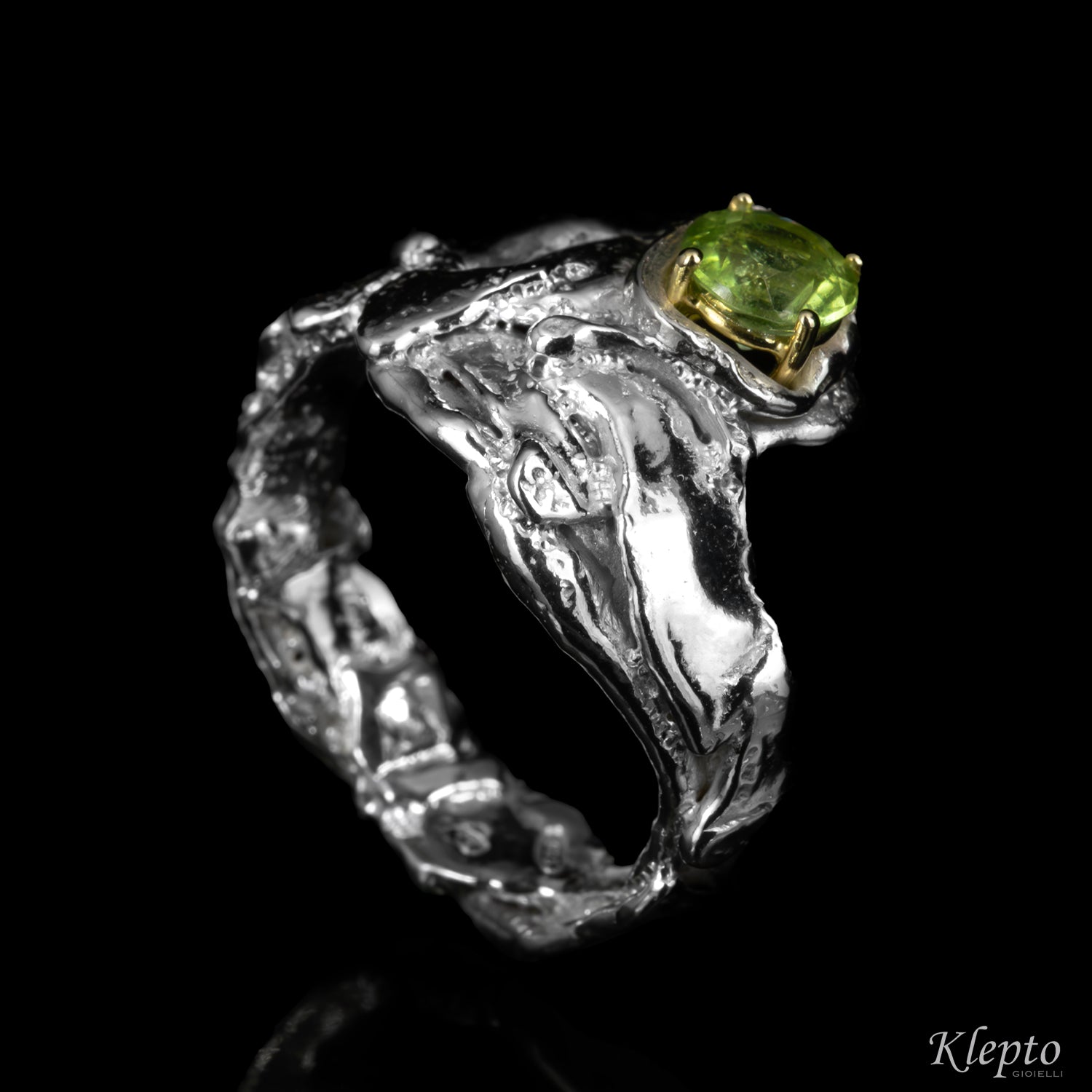 Anello in Argento Silnova con Tormalina verde e dettagli in oro giallo