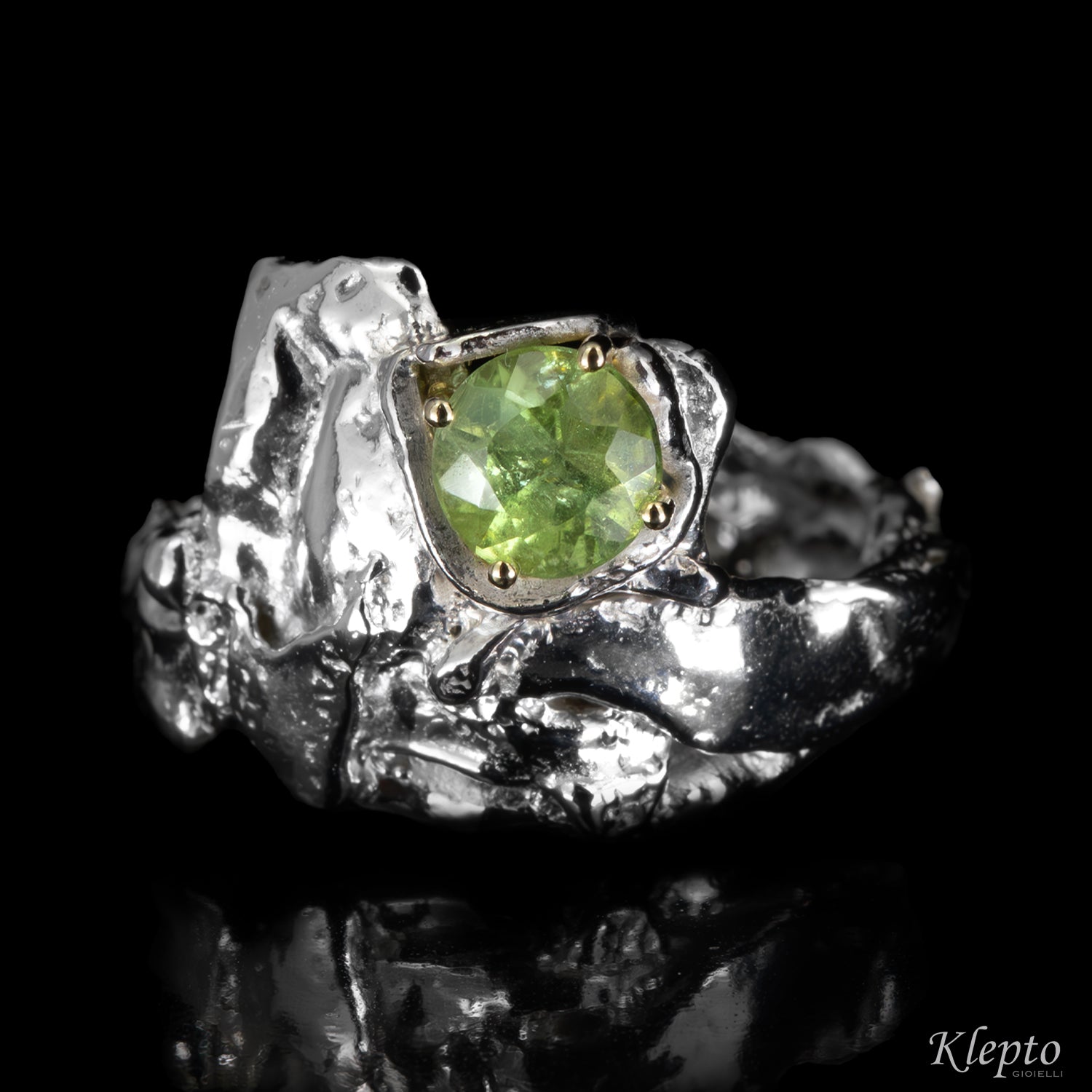 Anello in Argento Silnova con Tormalina verde e dettagli in oro giallo