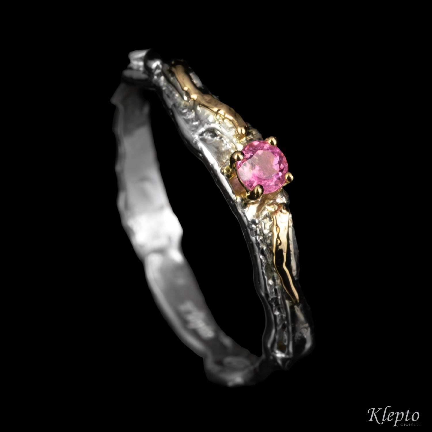 Anello in Argento Silnova® con pietre preziose e dettagli in oro giallo