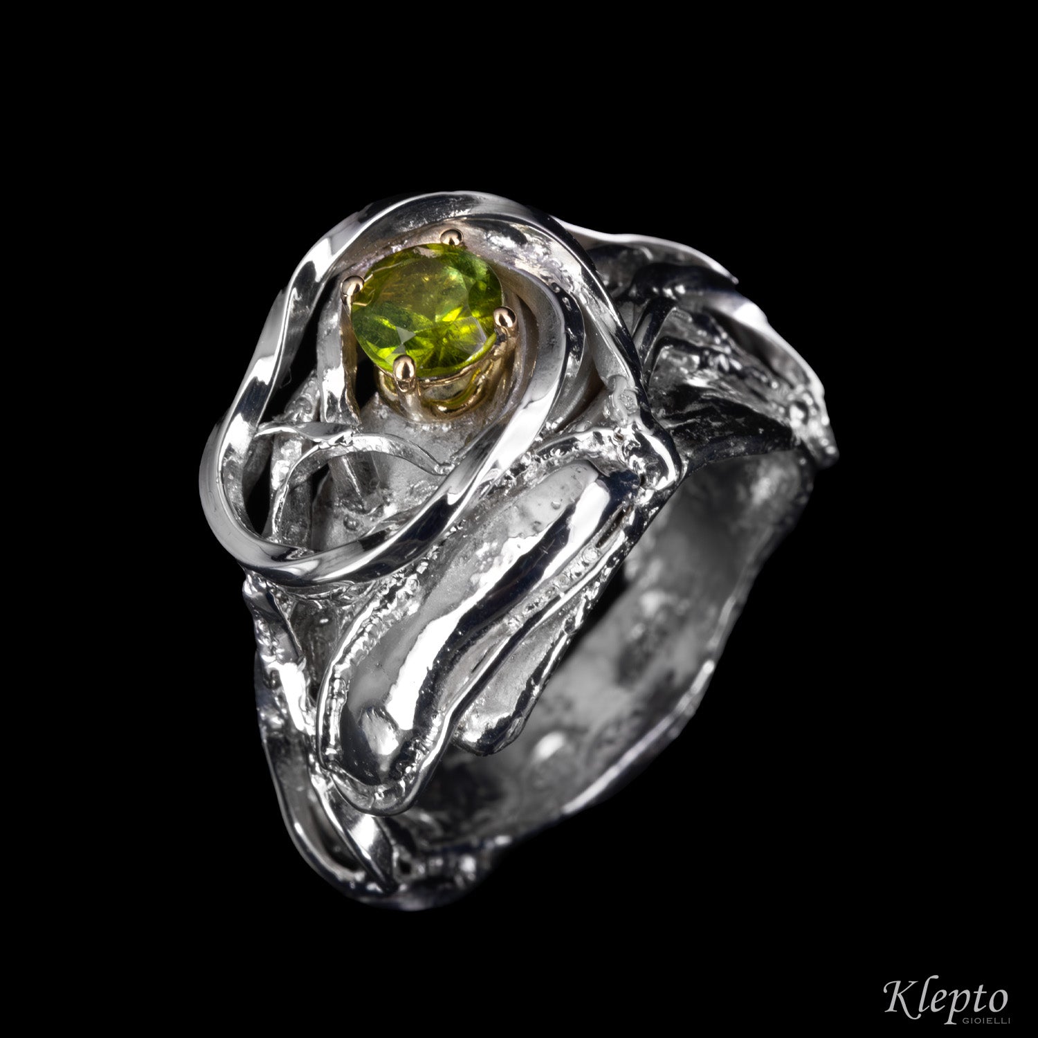Anello in Argento Silnova® con Tormalina verde e dettagli in oro giallo