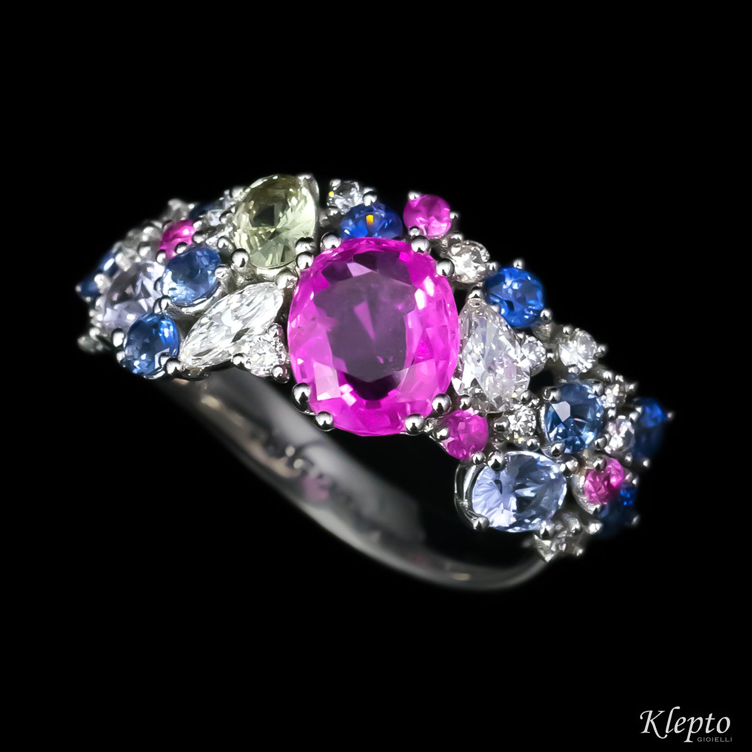 Anello classico in oro bianco con Zaffiri e Diamanti