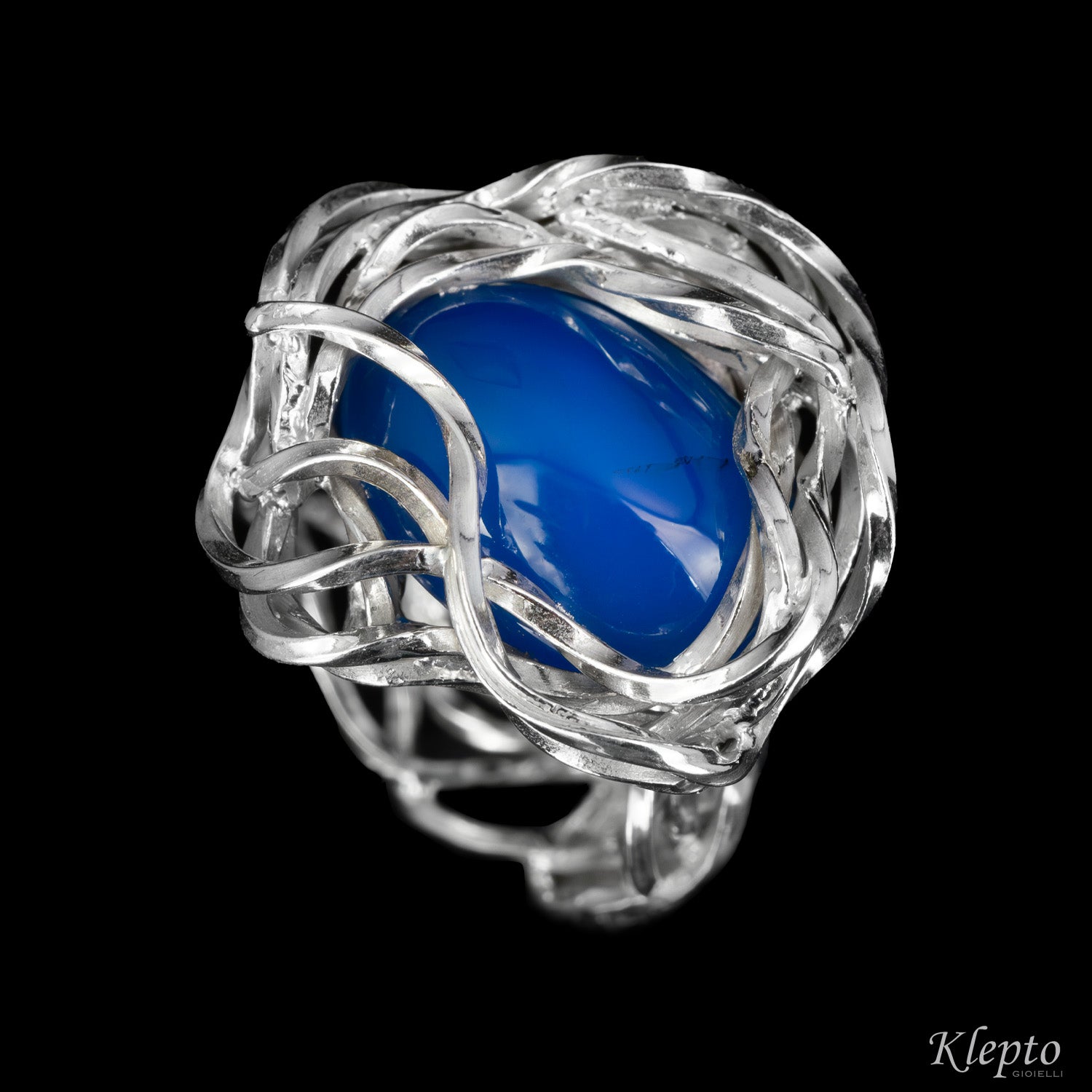 Anello in Argento Silnova® a filo intrecciato con Agata blu