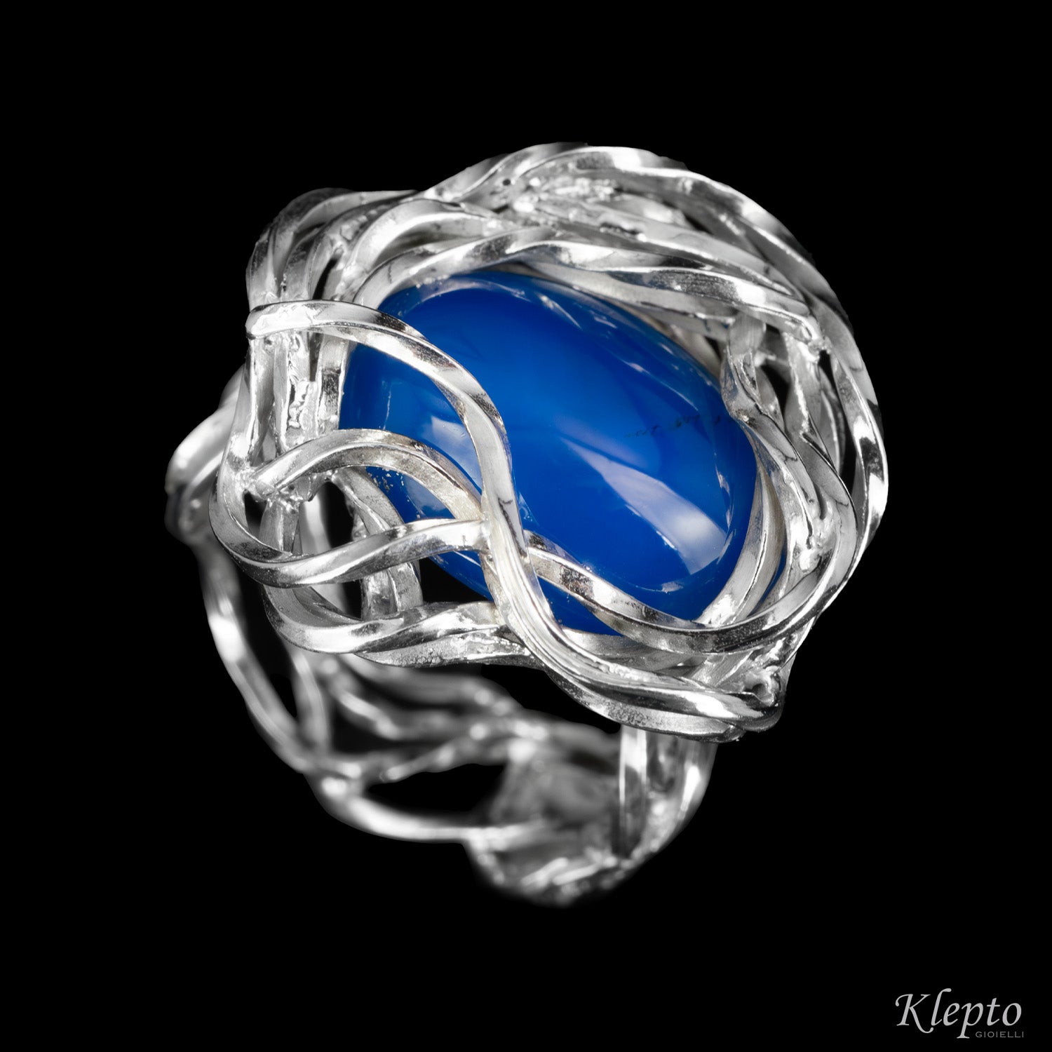Anello in Argento Silnova® a filo intrecciato con Agata blu