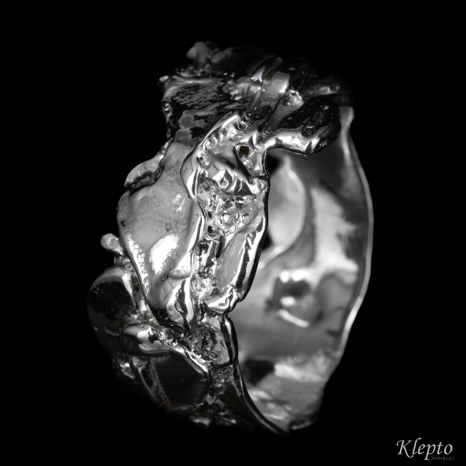 Anello in Argento Silnova® fuso a fiamma