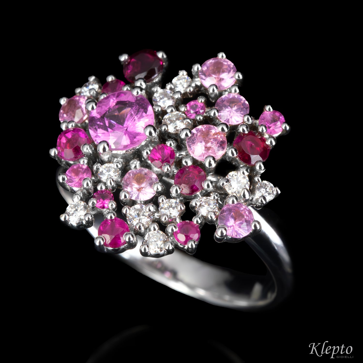 Anello classico by Klepto in oro bianco con Zaffiri rosa, Rubini e Diamanti