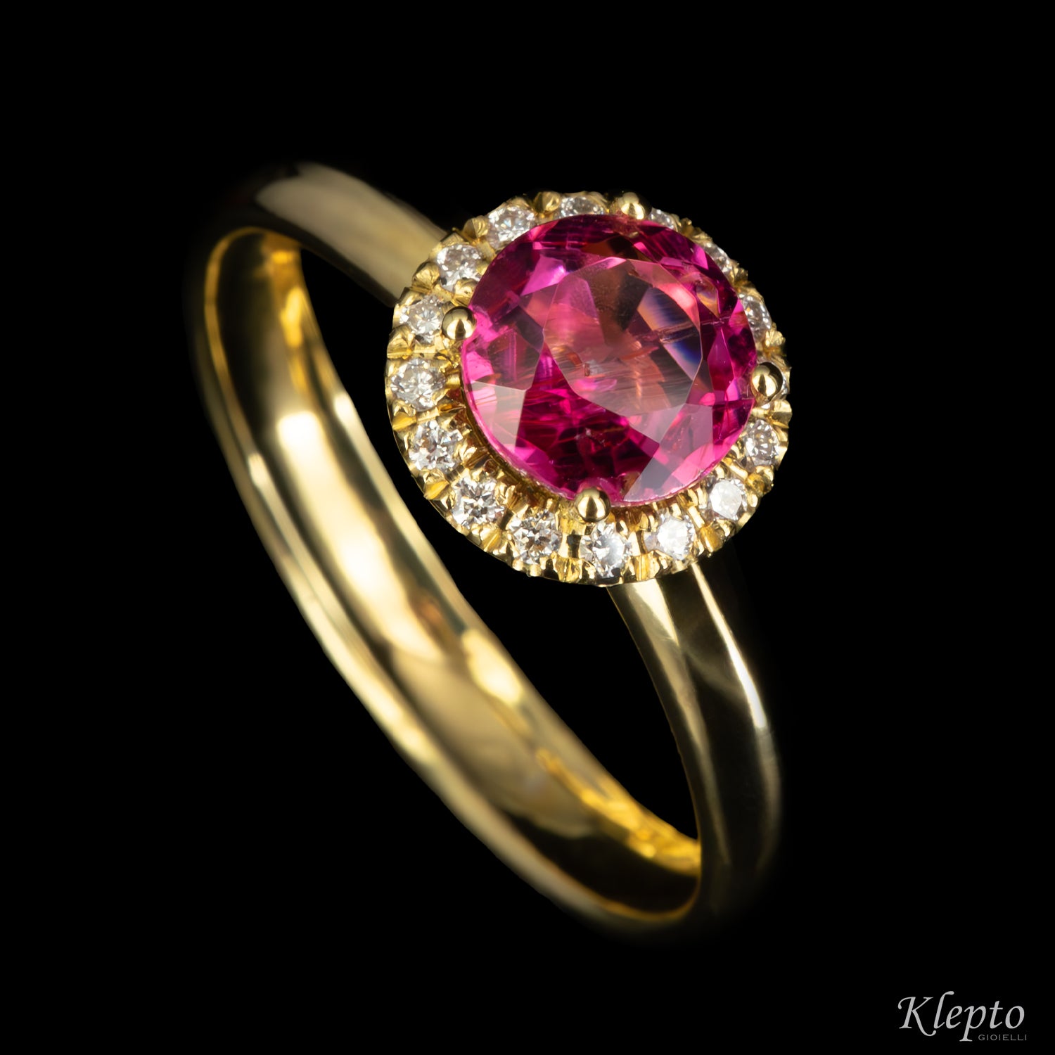 Anello classico in oro giallo con Tormalina rosa e contorno di Diamanti