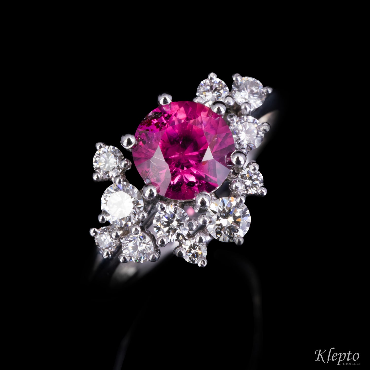 Anello classico by Klepto in oro bianco con Zaffiro e Diamanti