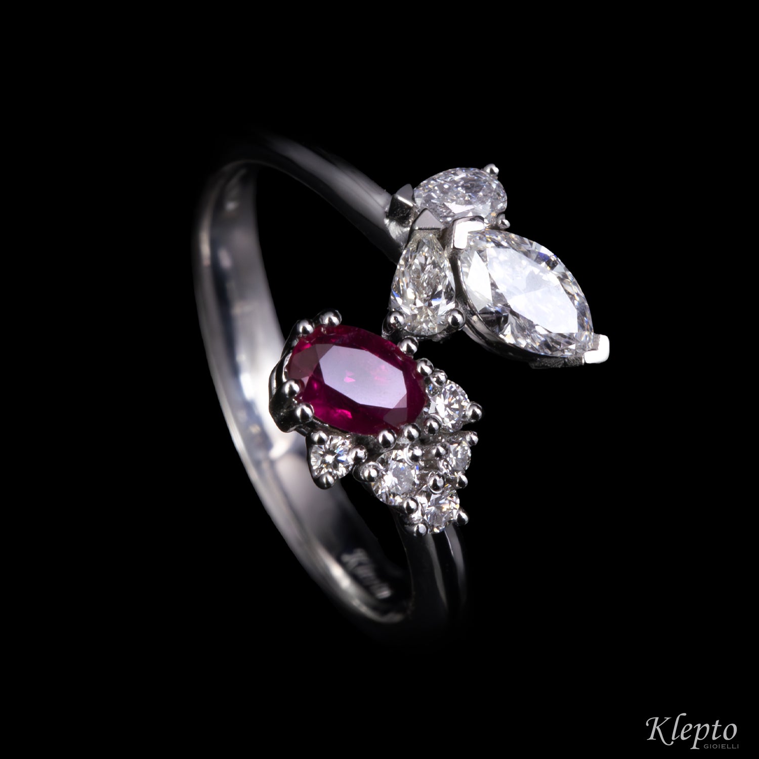 Anello classico by Klepto contrarié in oro bianco con Rubino e Diamanti