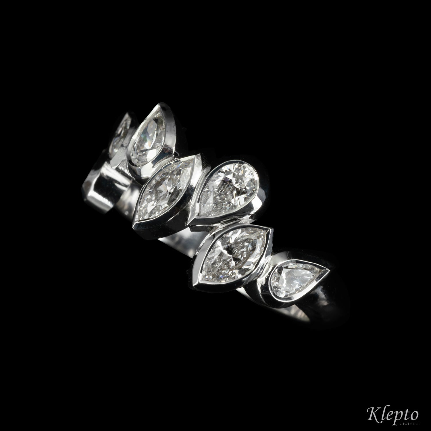 Anello classico by Klepto in oro bianco e Diamanti