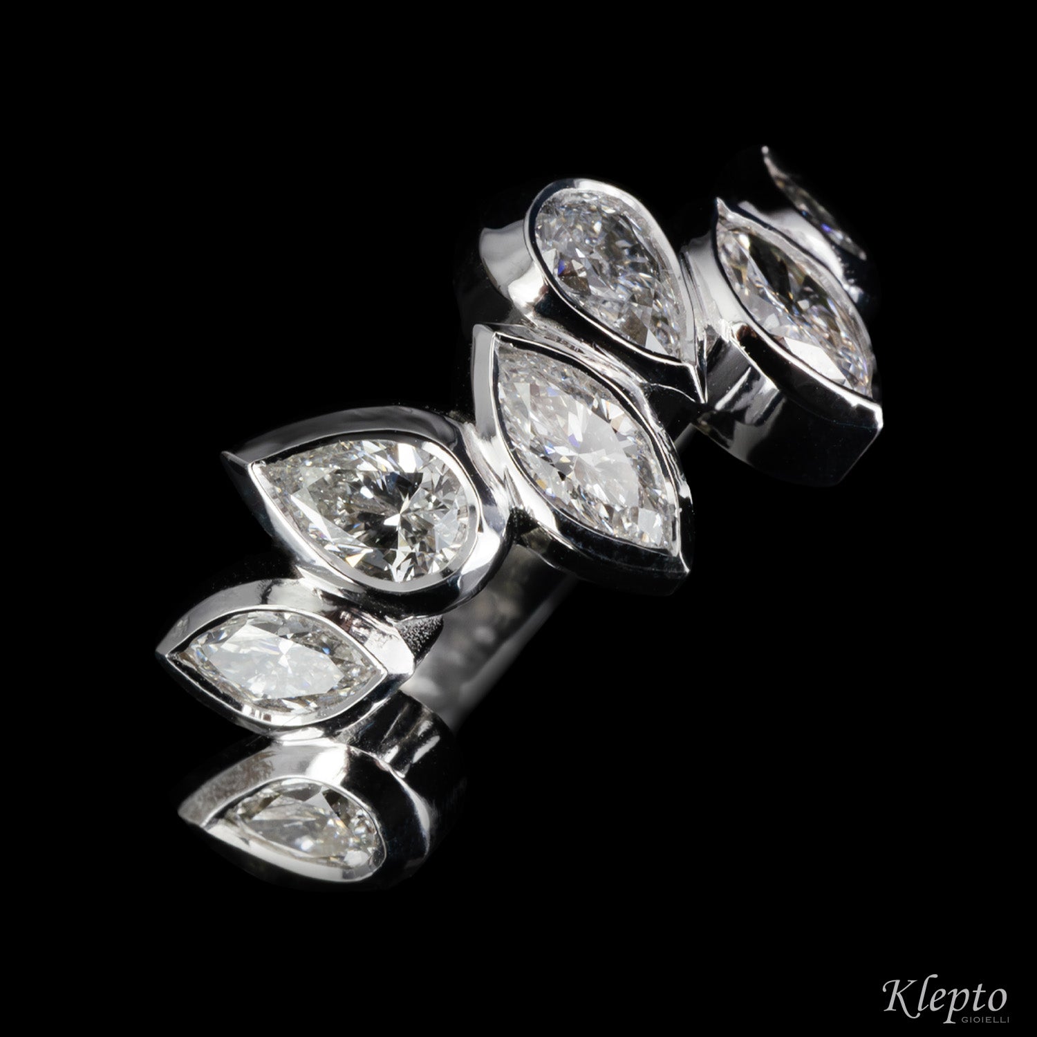 Anello classico by Klepto in oro bianco e Diamanti