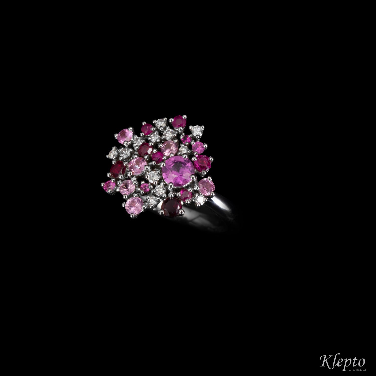 Anello classico in oro bianco con Zaffiri rosa, Rubini e Diamanti