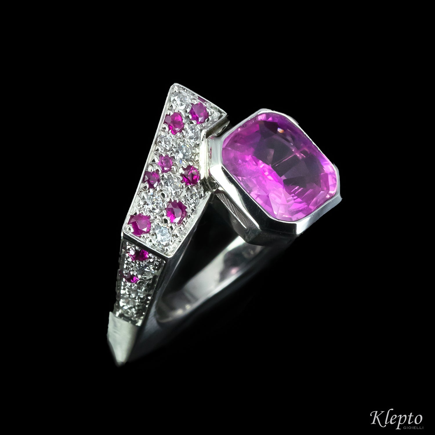 Anello classico by klepto in oro bianco con Zaffiro rosa e Diamanti