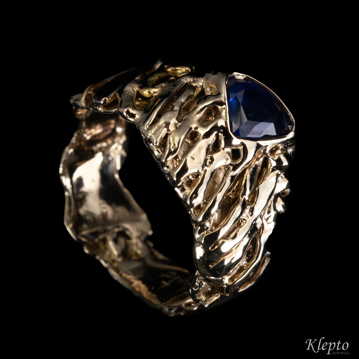 Anello in oro bianco naturale con Zaffiro blu