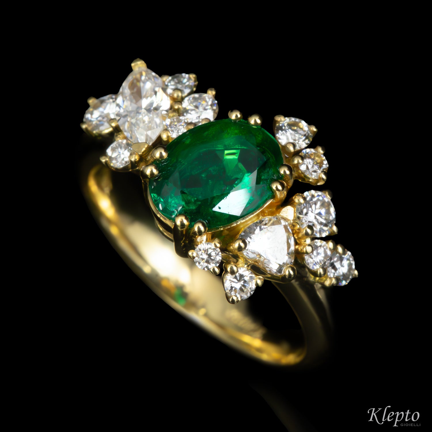 Anello classico by Klepto in oro giallo con Smeraldo e Diamanti