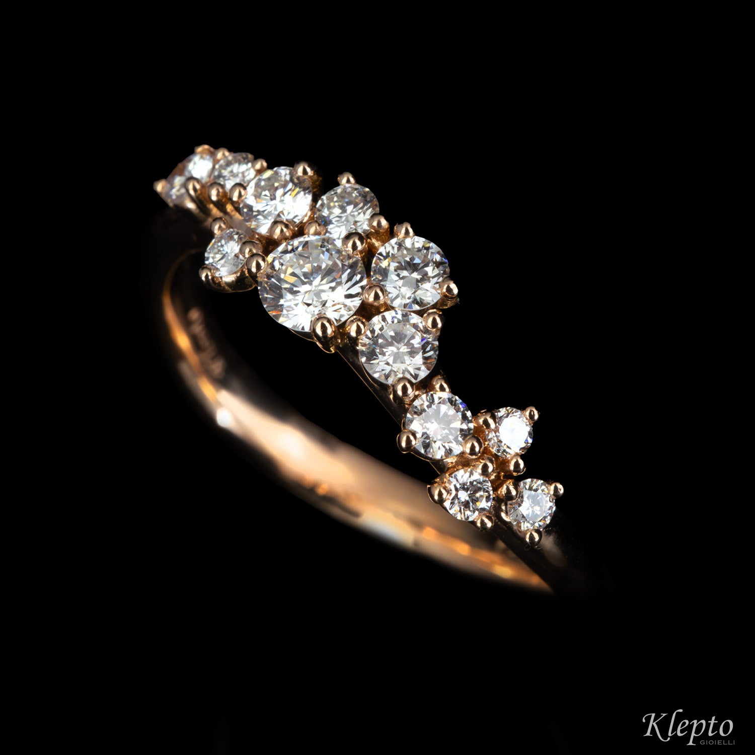 Anello classico by Klepto in oro rosa con Diamanti