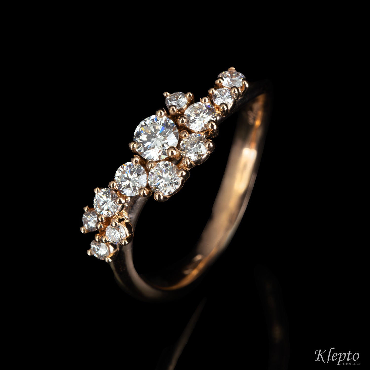 Anello classico by Klepto in oro rosa con Diamanti
