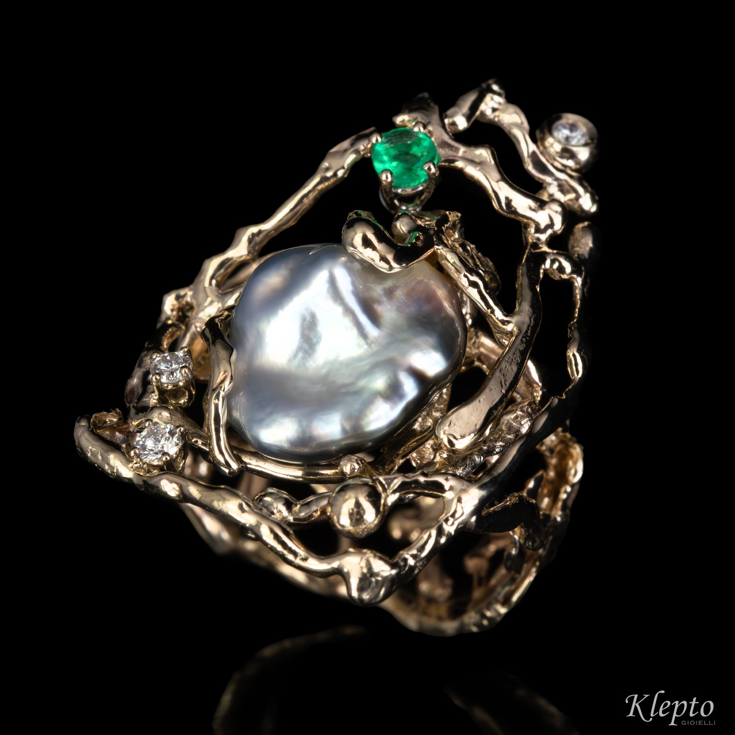 Anello in oro bianco naturale con Perla keshi, Smeraldo e Diamanti