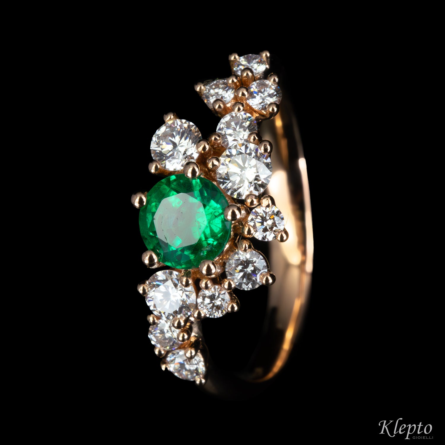 Anello classico by Klepto in oro rosa con Smeraldo e Diamanti
