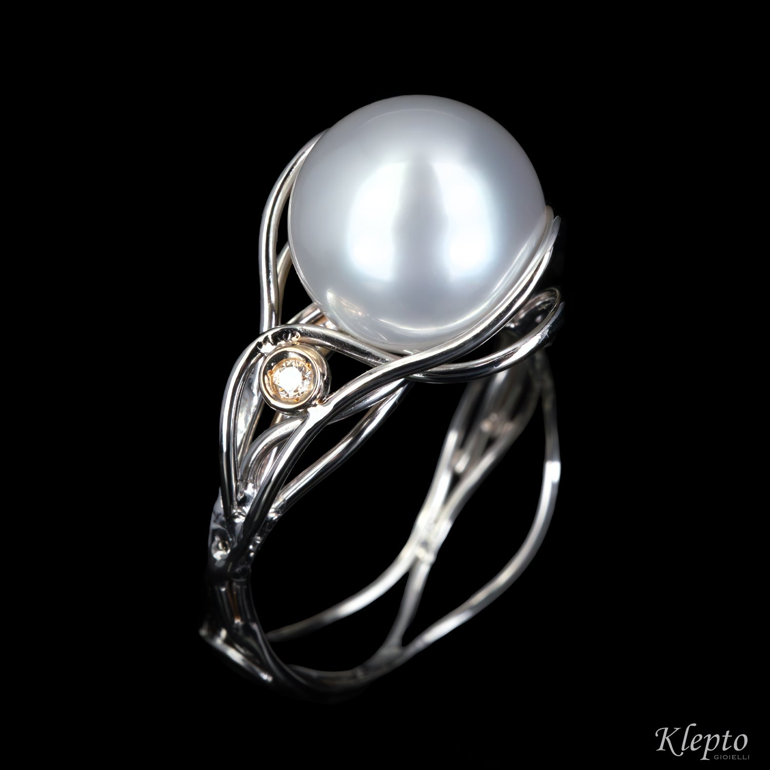 Anello in oro bianco con Perla Australiana e Diamante