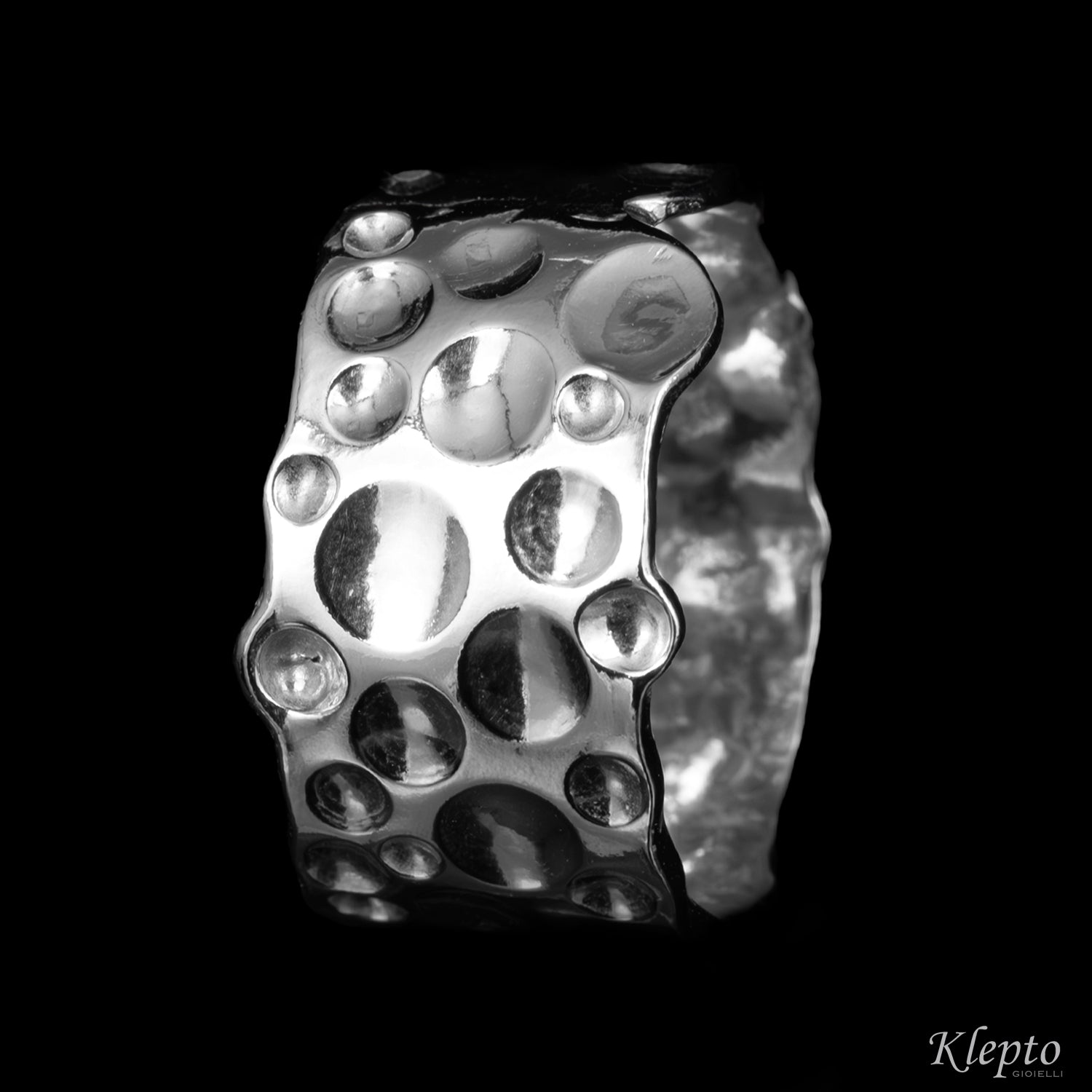 Anello in Argento Silnova® martellato