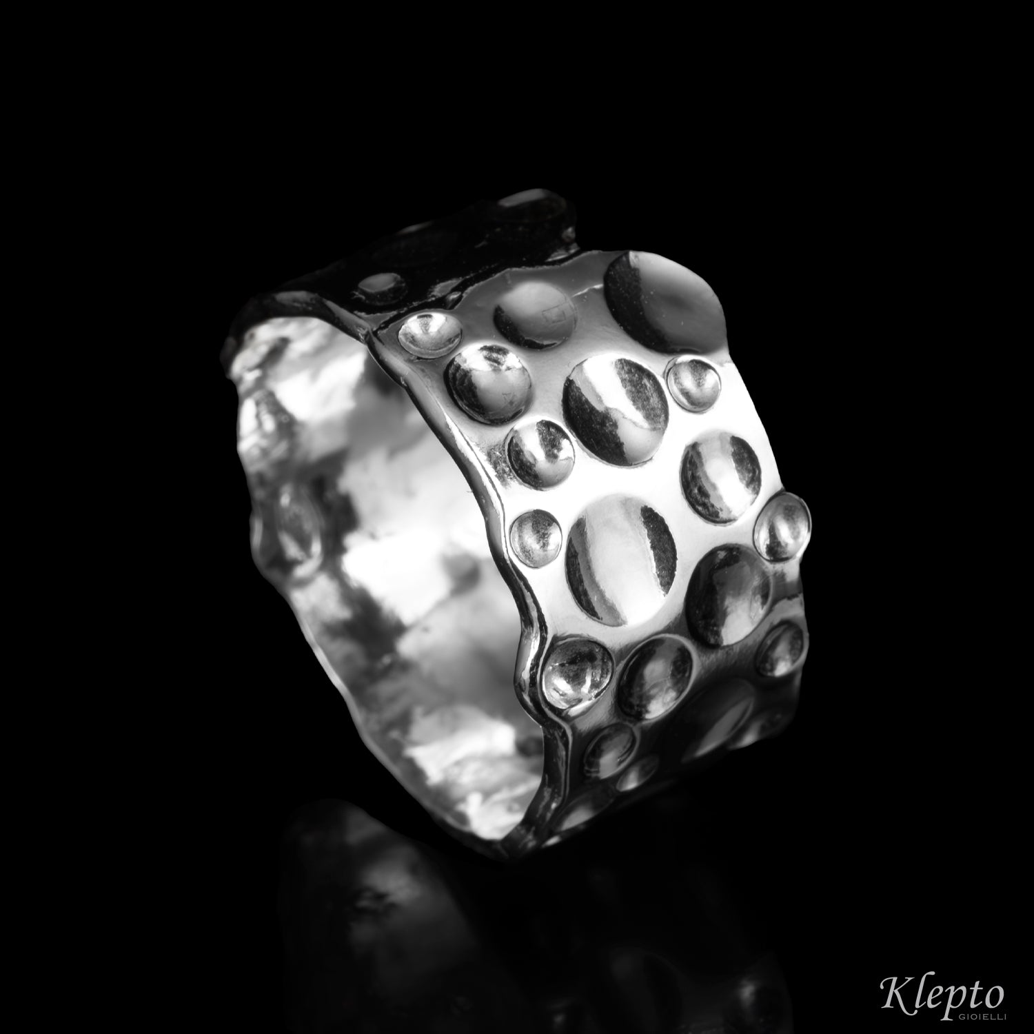 Anello in Argento Silnova® martellato