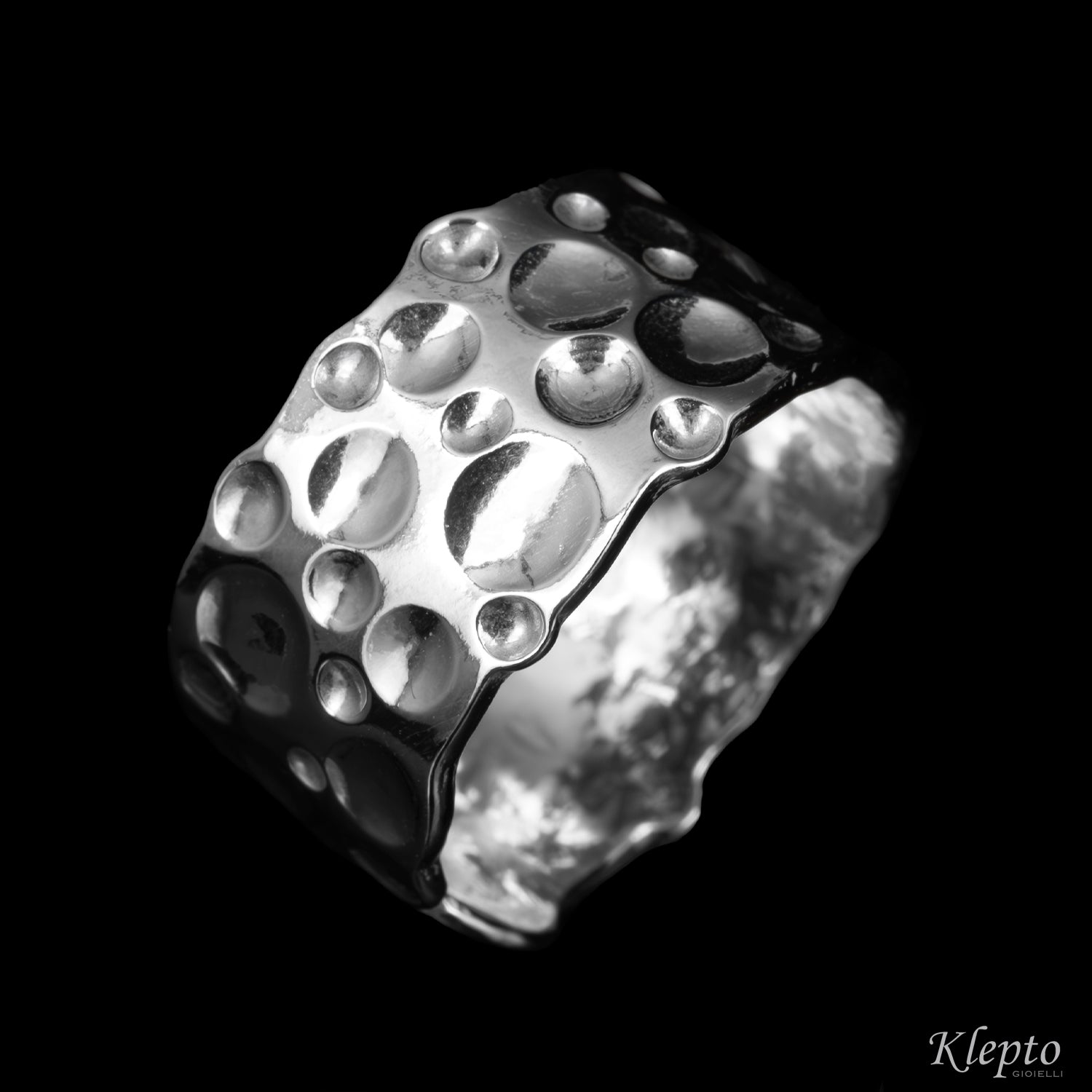 Anello in Argento Silnova® martellato