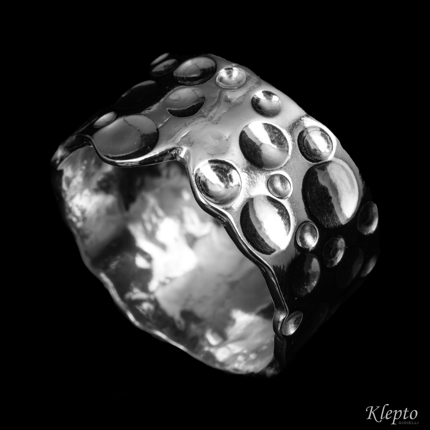 Anello in Argento Silnova® martellato