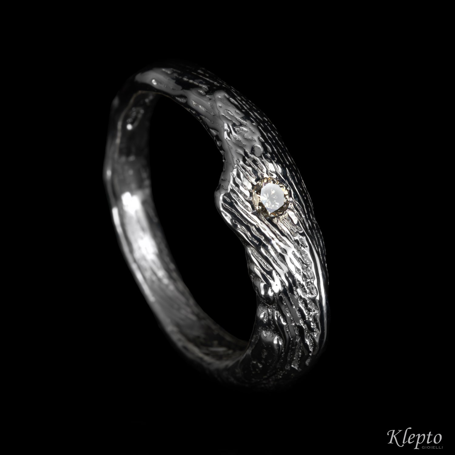 Anello in Argento Silnova® con Diamante brown