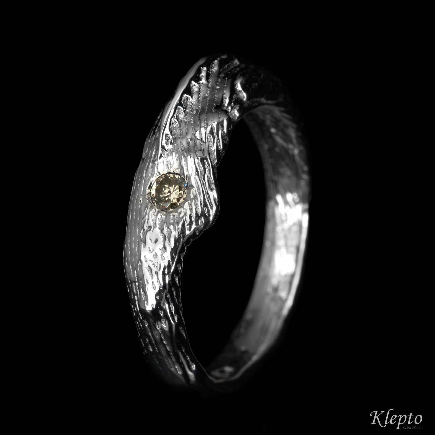 Anello in Argento Silnova® con Diamante brown