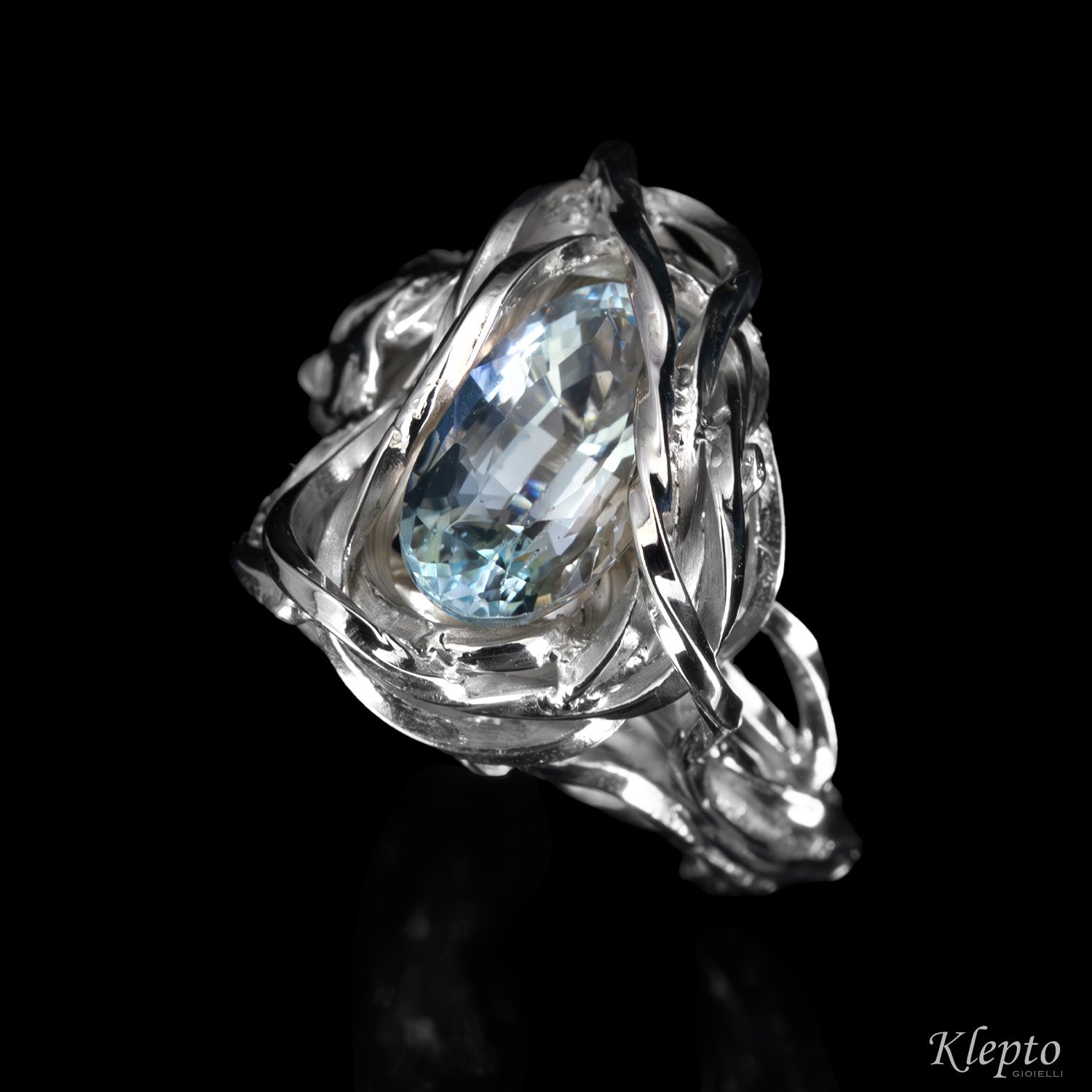 Anello in Argento Silnova® a filo intrecciato con Acquamarina