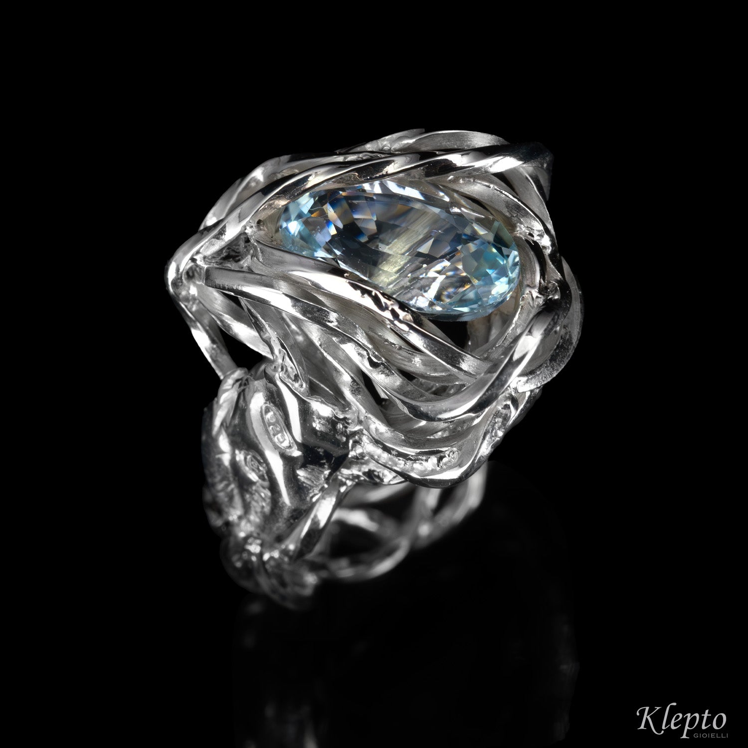 Anello in Argento Silnova® a filo intrecciato con Acquamarina