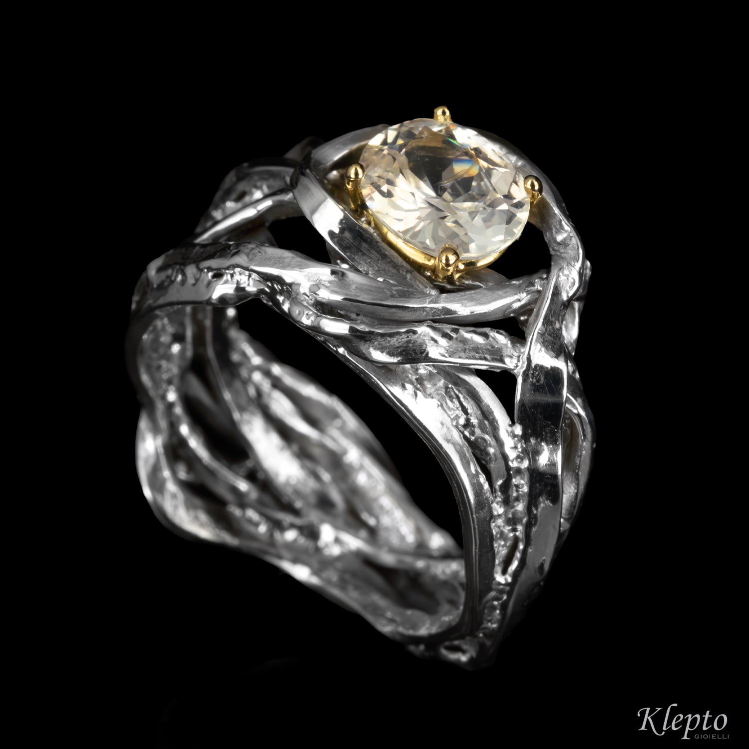 Anello in Argento Silnova® con Zaffiro e dettagli in oro giallo